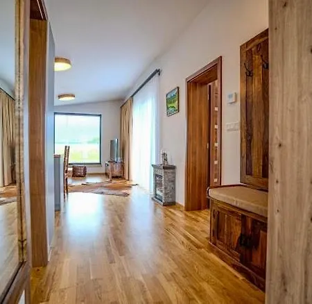 Vysoke Tatry House E For 2 - 4 People بيت للعطل